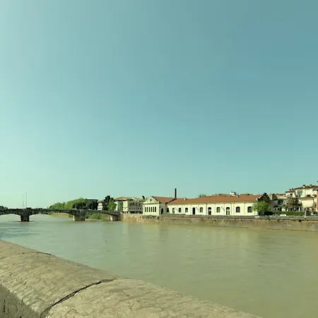 Atelier River Charm Near Adige, Center & Game Apartment